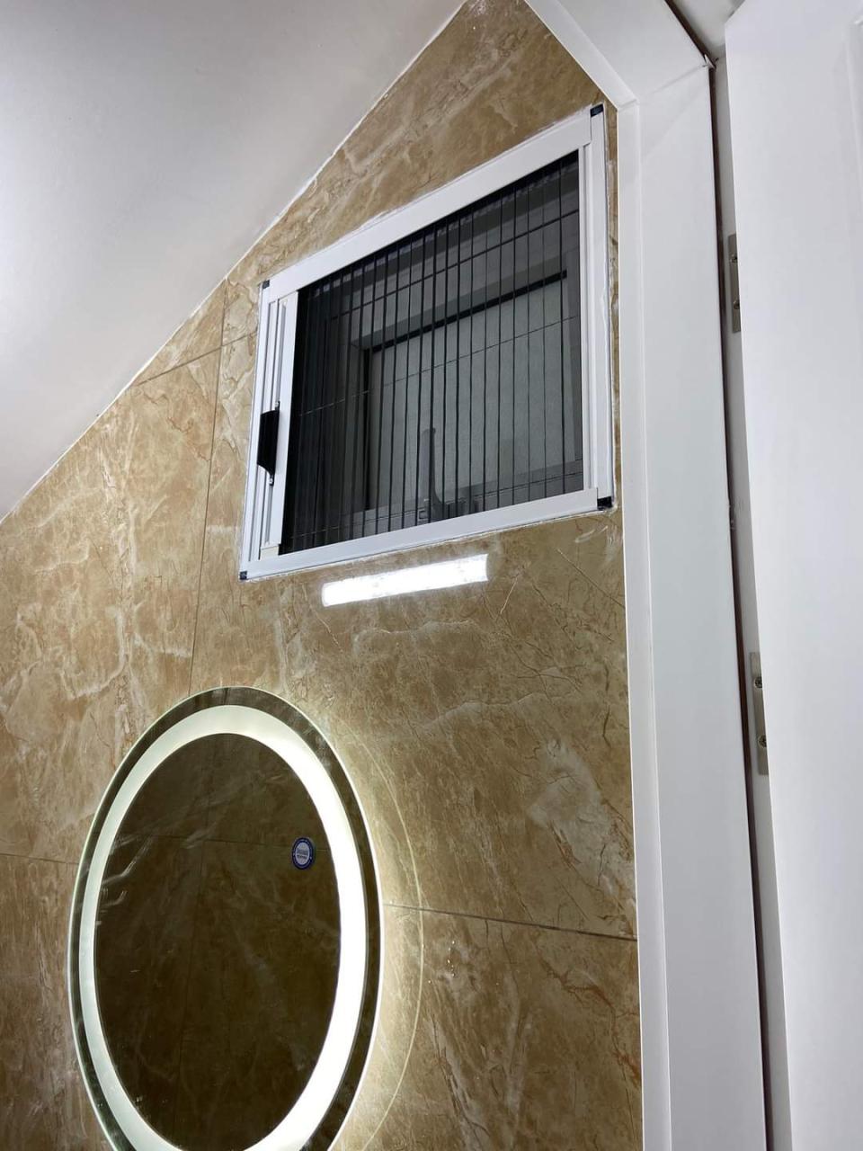 Cửa lưới chống muỗi bánh xe bằng đồng Cửa lưới chống muỗi bánh xe bằng đồng