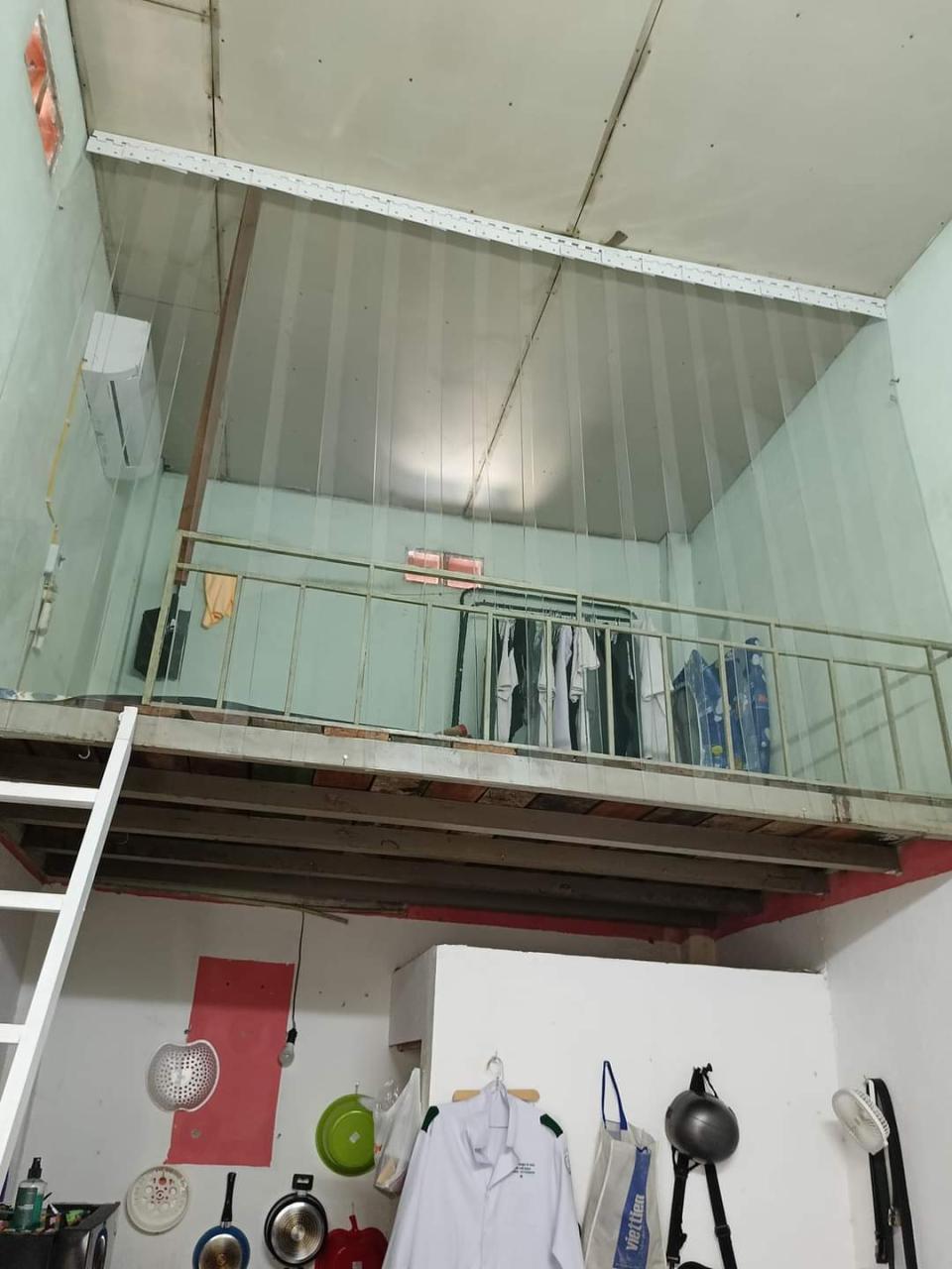 Rèm vách ngăn nhựa kéo xếp trong suốt Rèm vách ngăn nhựa kéo xếp trong suốt